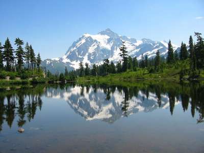 舒克桑山 山 景观 牧歌 湖 反射 高山湖泊 受到了冰河作用 雪