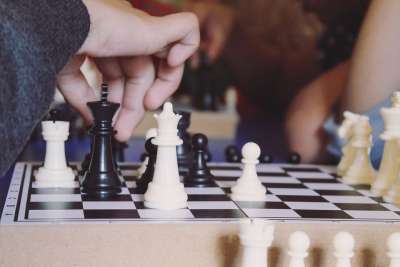 游戏 棋 竞赛 移动 播放 玩耍 王 板 黑色的 白色的