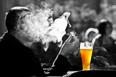 男人 抽烟 啤酒 小麦 吸烟者 享受 香烟 脸 肺癌