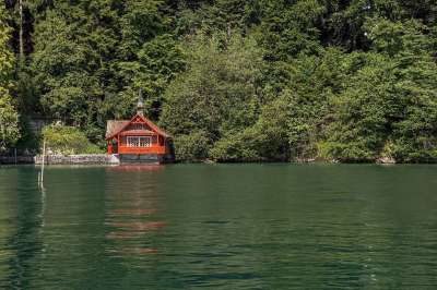湖 水域 小教堂 教堂 山寨 红色的 景观 情绪 反射 浪漫的