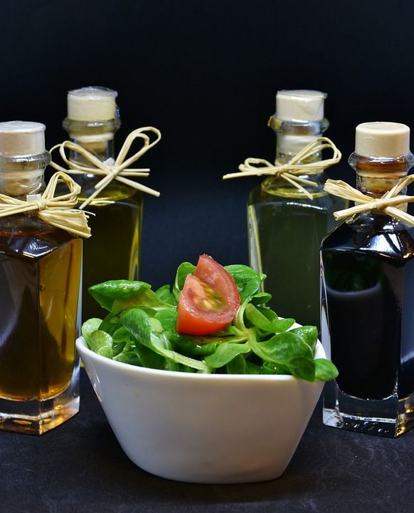 油 橄榄油 核桃油 尖酸刻薄 香料 羊肉生菜 岩石 喝 瓶子