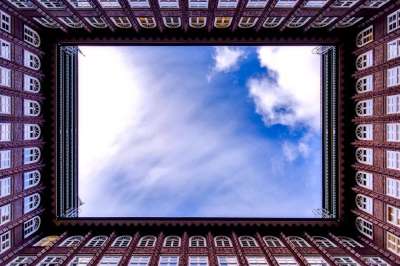 城市 城市的 建造 正面 天空 云 美丽的 结构 向上 看法