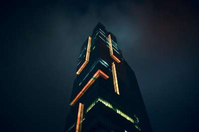 建造 赛博朋克 夜晚 城市 工业的 氖 灯 结构 天启 城市的
