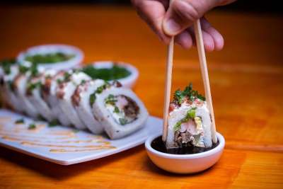 寿司 食物 盘子 筷子 蘸 酱 虾 美食 一顿饭 可口