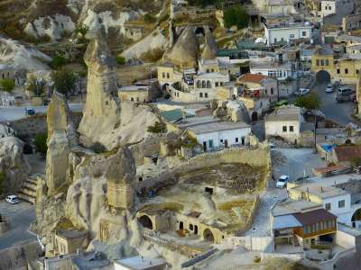 Göreme 城市 凝灰岩 岩石 岩公寓 卡巴 火鸡