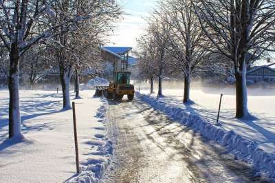 路 大街 清扫车 冬天 雪 沉降 房子