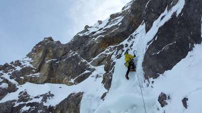 攀冰 登山 北脸 冰瀑 混合爬 爬 雪 山 冬天 寒冷的