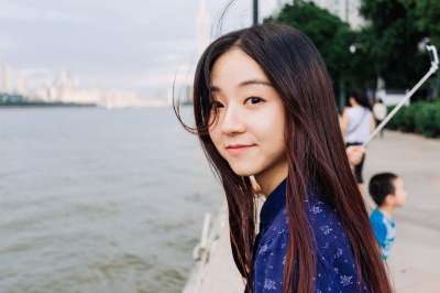模糊 建筑物 特写 重点 头发 喜悦 湖 海洋 户外 人们