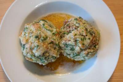 菠菜饺子 水饺 融化的黄油 好吃 专业 高山菜 面包饺子 一顿饭