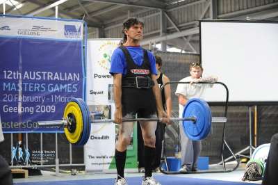 Deadlift 重量训练演习 加载的杠铃 举重 男人 竞技体育
