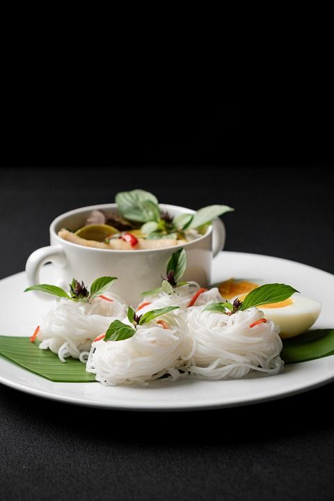 泰国食品 米粉 食物 一顿饭 盘子 美食 健康 可口 辛辣的