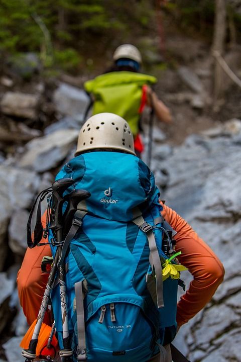 攀登 山 头盔 冒险 运动 积极的 自然 户外的 人 人们