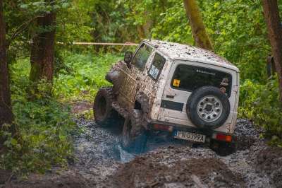 车辆 越野车 泥 水 污垢 4 X 4 车 自动的 集会 运动