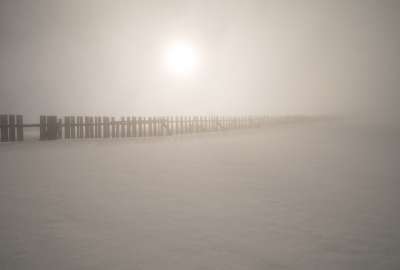 冬天 雪 多雾路段 太阳 景观 冬季景观 雪景 冬季魔法 神秘