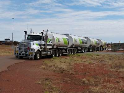 卡车 铰接式卡车 油罐车 乌鲁鲁 Ayersrock 澳大利亚 仙境