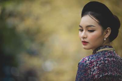 女士 奥黛 模型 亚洲人 年轻女子 时尚 传统的 裙子 风格