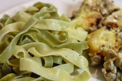 意大利面 意大利美食 盘子 面条 一顿饭 营养 菠菜面 食物