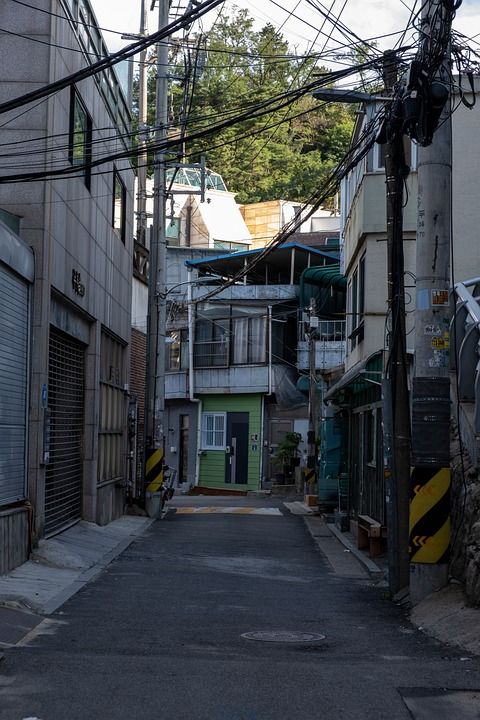 胡同 电线杆 城市 街道