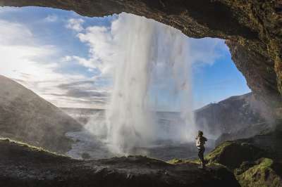 瀑布 岩石 洞穴 自然 小山 谷 景观 人们 旅行 户外的