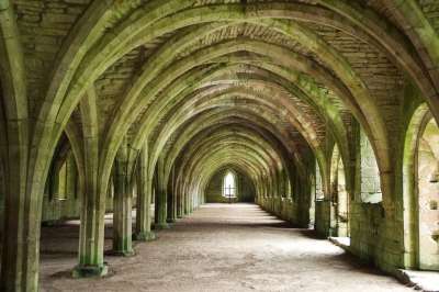 喷泉修道院 Cistercian 修道院 废墟 忠于国家 约克郡 英国