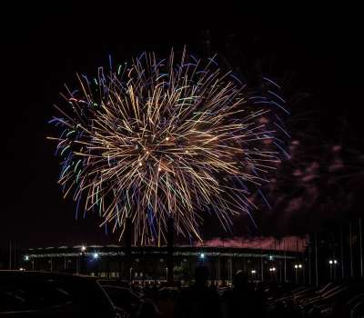 烟花 烟火 庆典 光 爆炸 夜晚 节日 淋浴间的火花 烧伤