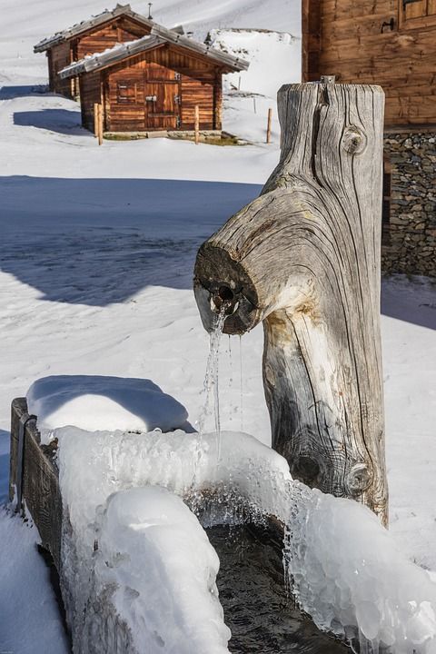 南蒂罗尔 阿尔门多夫 山间小屋 冬天 喷泉 雪 冰淇淋 小屋