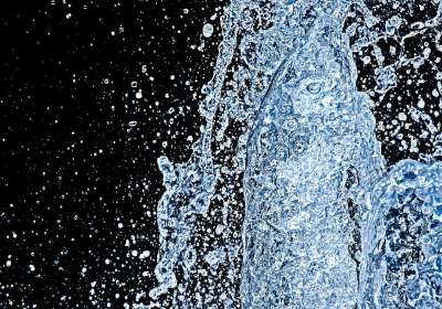 水喷泉 喷泉 溅 水 湿的 喷 水游戏 城市公园 泡沫 雕塑