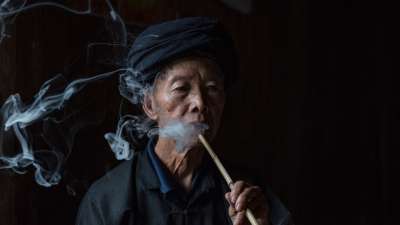 肖像 抽烟 人们 少数民族 瑶族 桂林 中国 室内摄影