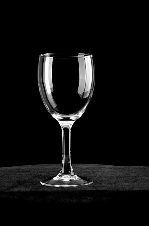 玻璃杯 黑背景 白线条 高脚杯 红酒杯 Iphone壁纸 玻璃杯