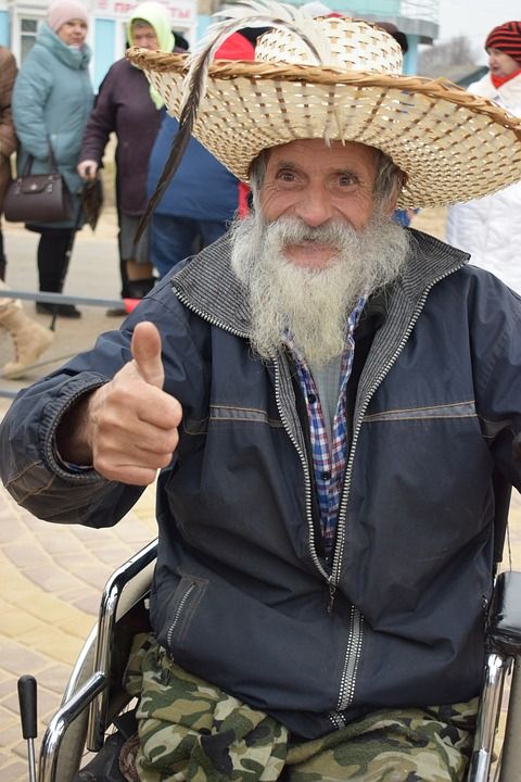 帽子 老人 手 胡须 灰色 羽毛 人 老的 人类 街 手表