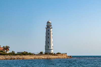灯塔 塔 建造 结构 海岸 海岸线 海景 夏天 阳光 波浪