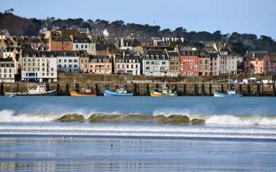 城市 海 海浪 船 房子 Douarnenez 布列塔尼 而论