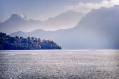 山 阴霾 半岛 自然 湖 卢塞恩湖区域 水 景观 光 森林