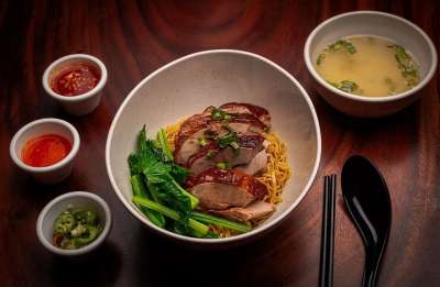 烤 鸭 面条 中国人 食物 亚洲 美食 美味的 汤 厨房