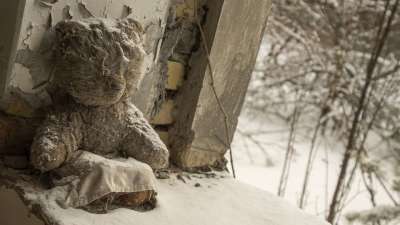 泰迪熊 雪 熊 坐着 毛皮 玩具 童年 伤心 窗户 弃