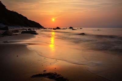 海滩 日落 海岸 支撑 海滨 沙 海 海洋 太阳 阳光 水