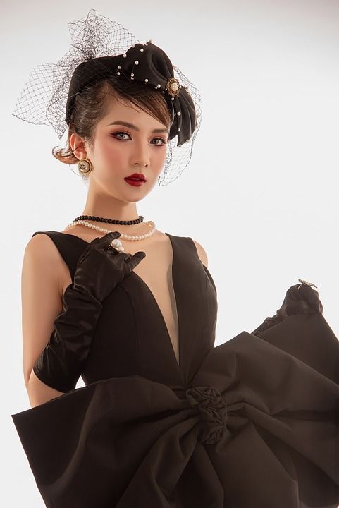 女士 优质的 时尚 复古的 发型 女孩 风格 时尚的女人 黑裙子