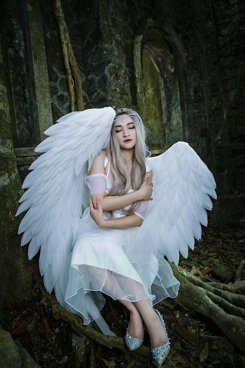女士 模型 肖像 姿势 女神 翅膀 天使 风格 时尚 摆姿势