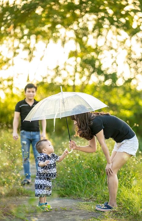 家庭 爱 婴儿 孩子 人们 可爱的 一起 幸福 妈妈 小的
