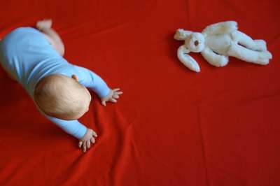 孩子 婴儿 玩具 家庭 亲爱的 小的 肖像 男孩 孩子们 童年