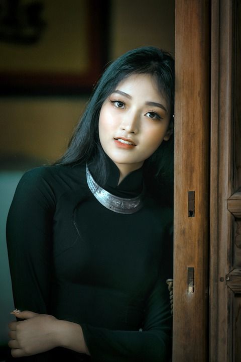 女士 时尚 模型 美丽的 漂亮 女孩 女性 美丽 姿势 奥黛
