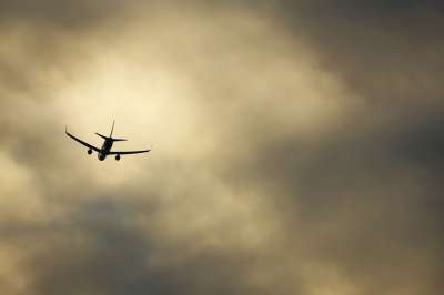 飞机 航班 天空 云 运输 旅行 飞行 多云的
