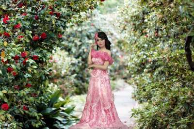 马蹄 性质 外部 花 美丽 夏天 女士 女孩 纵向