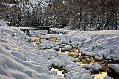 山 桥 河 雪 冻结 冰冻的河 冬天 激流 景观 风景 黎明
