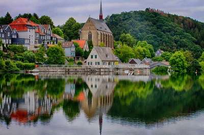 Beyenburg 水库 教会 反射 水 自然 景观 全景 房屋
