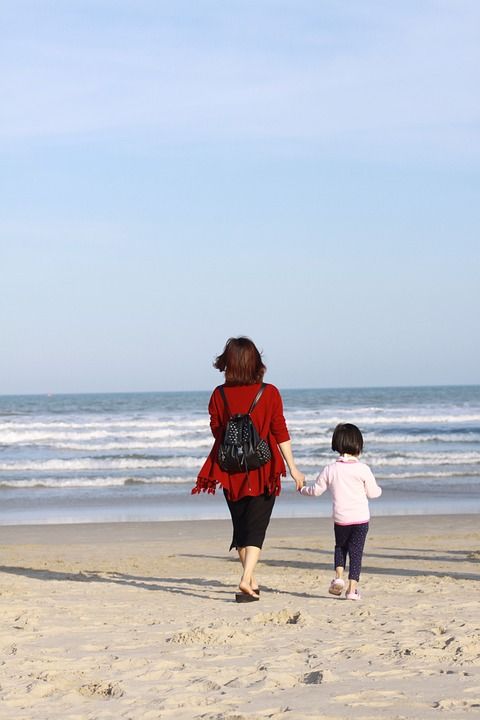 母亲 海滩 孩子 幸福 学步的儿童 女孩 海洋 夏天 女儿