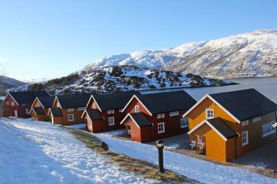 渔民小屋 舱 景观 美丽的 天空 海 峡湾 雪 山 北欧之家