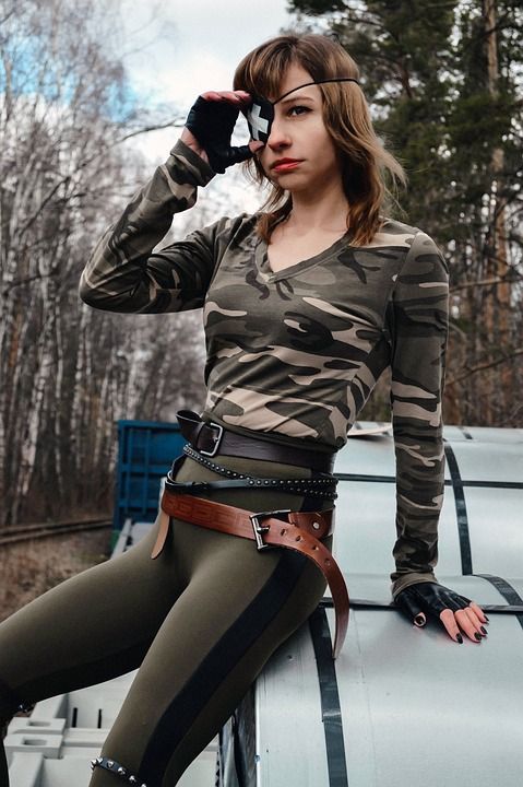 火车 货车 女人 年轻女子 超级英雄 Cosplay 一只眼睛