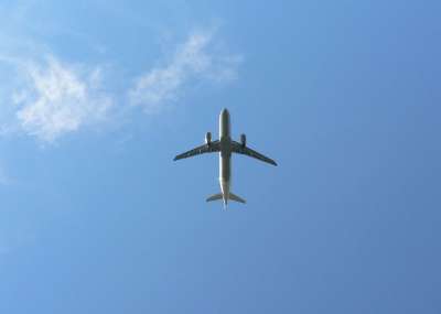 客机 飞机 底部 开始 降落 客运量 空中交通 运输 去旅行